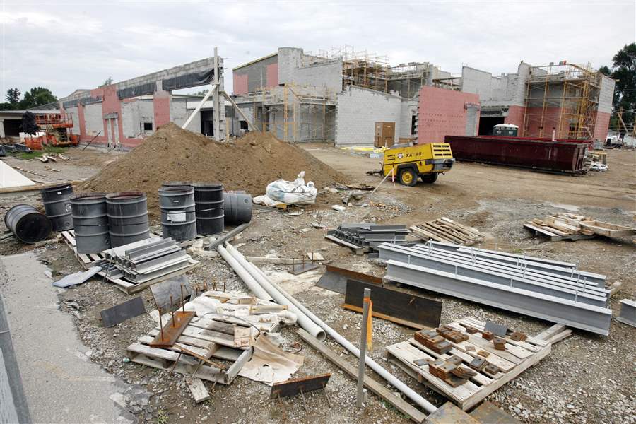 Edgerton-school-s-wall-falls-kills-teen-worker