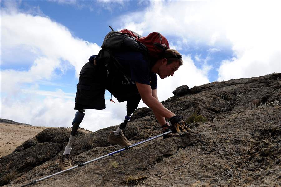 3-U-S-amputee-war-vets-reach-Kilimanjaro-s-top-2