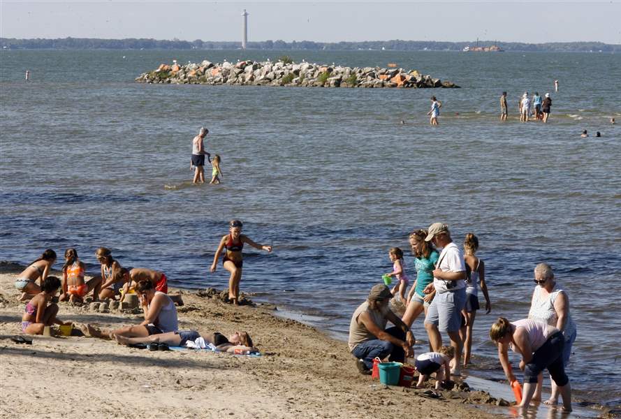 Ottawa-County-park-posts-warnings-about-algae