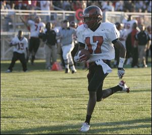 Rogers' Damond Powell scores one of his three  touchdowns against Anthony Wayne Friday night.<br>
<img src=http://www.toledoblade.com/graphics/icons/photo.gif> <font color=red><b>VIEW GALLERY:</b></font> <a href=