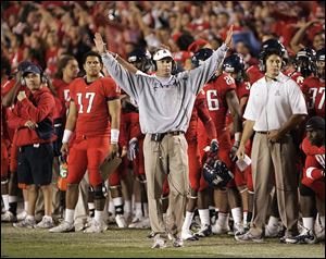 Arizona head coach Mike Stoops expects to have close to 100 friends and family in the Toledo stands on Friday.