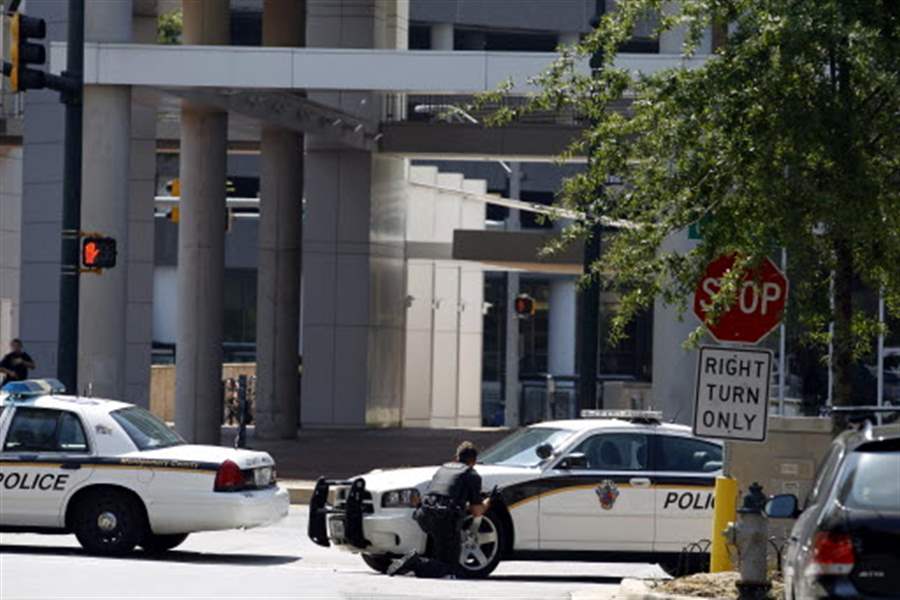 Police-kill-gunman-who-held-3-at-Discovery-Channel