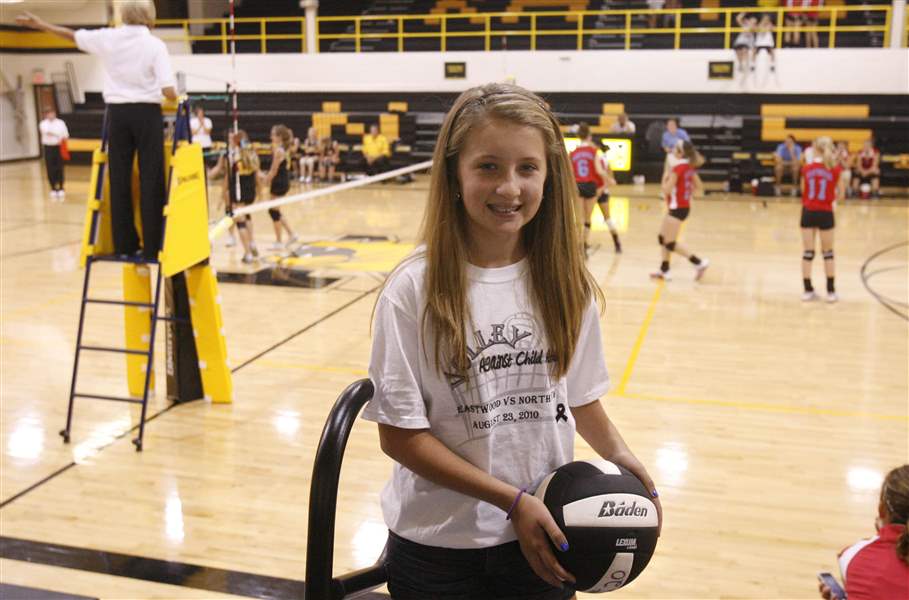 Volleyball-teams-go-to-net-for-a-cause