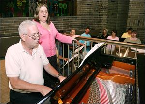 Bob Rae accompanies cantor Raina Siroty during a recent rehearsal at Temple-Shomer Emunium. 