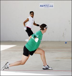 Tracy Davis, left, of Tucson and Bailey Chandler of Nixan, Mo., compete in the women's professional division.
