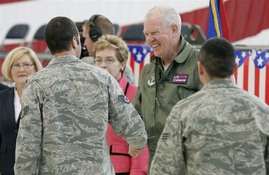 22-8216-hometown-heroes-back-from-war-saluted-at-event-4