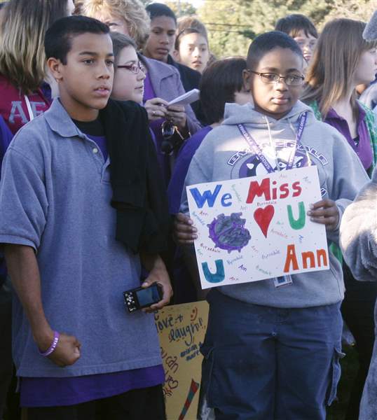 Students-say-emotional-8216-hi-to-recovering-classmate-13-2