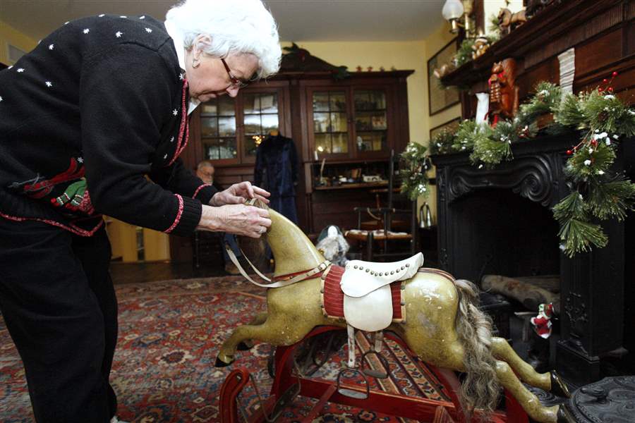Wolcott-House-ready-for-the-holidays