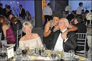 Vocalist Melanie Covington serenades PJ Schaefer and Jim Findlay at the benefit for ProMedica Health System's ebeid Hospice.