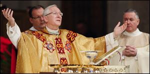 Slug: CTY XMASPIC24 02  The Blade/Jeremy Wadsworth  Caption:  Bishop Leonard Blair is the celebrant  Friday, 12/24/10, during the Christmas Eve Mass at the Rosary Cathedral in Toledo, Ohio.
