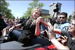 Crystal Bowersox, who became ‘American Idol' runner-up, returned to her hometown and was honored by a parade downtown.