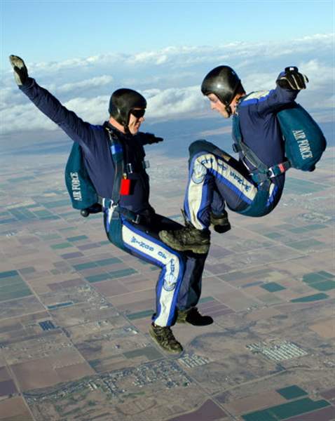 Perrysburg-parachutist-earns-pair-of-medals-for-perfect-formation-2