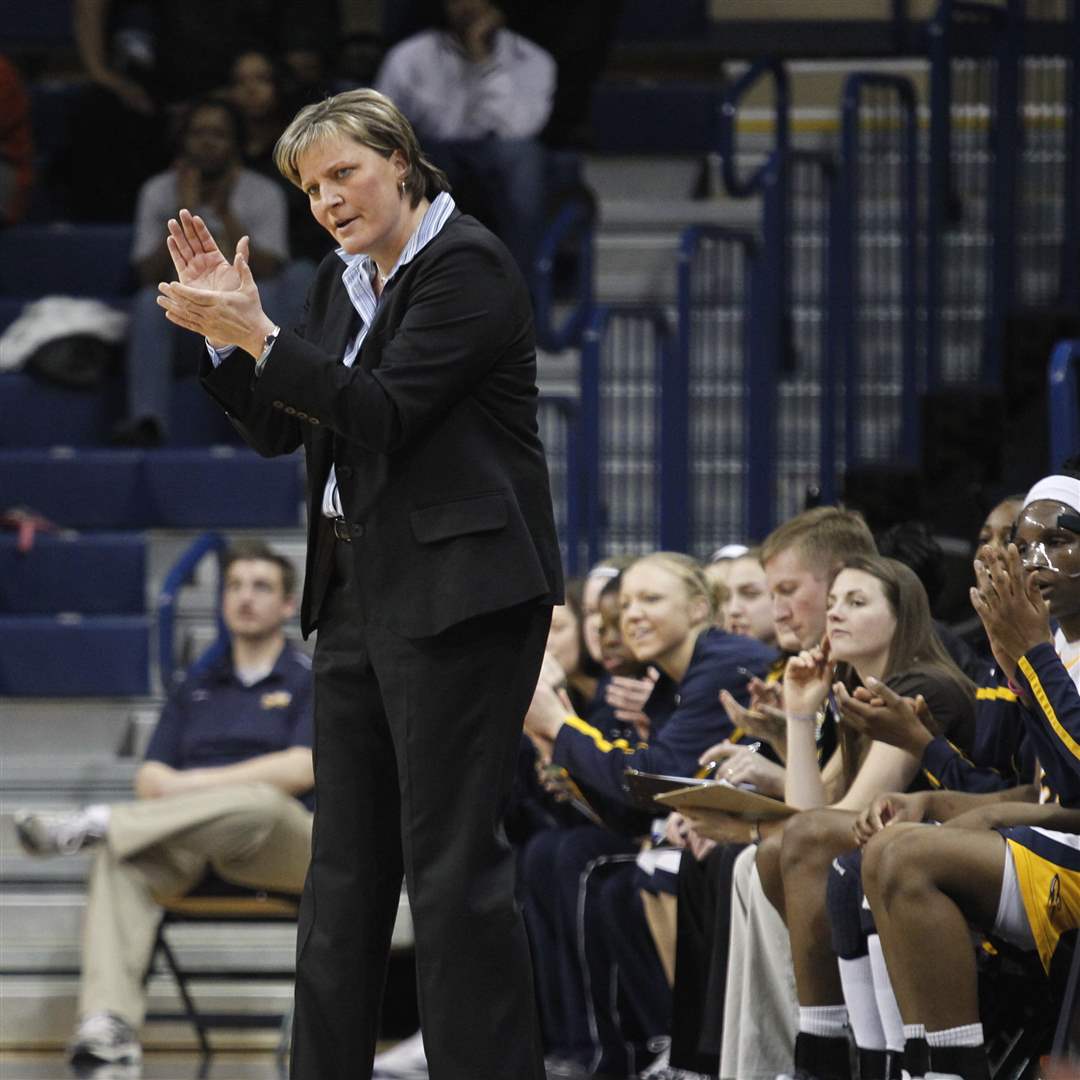 UT-CMU-head-coach-Tricia-Cullop