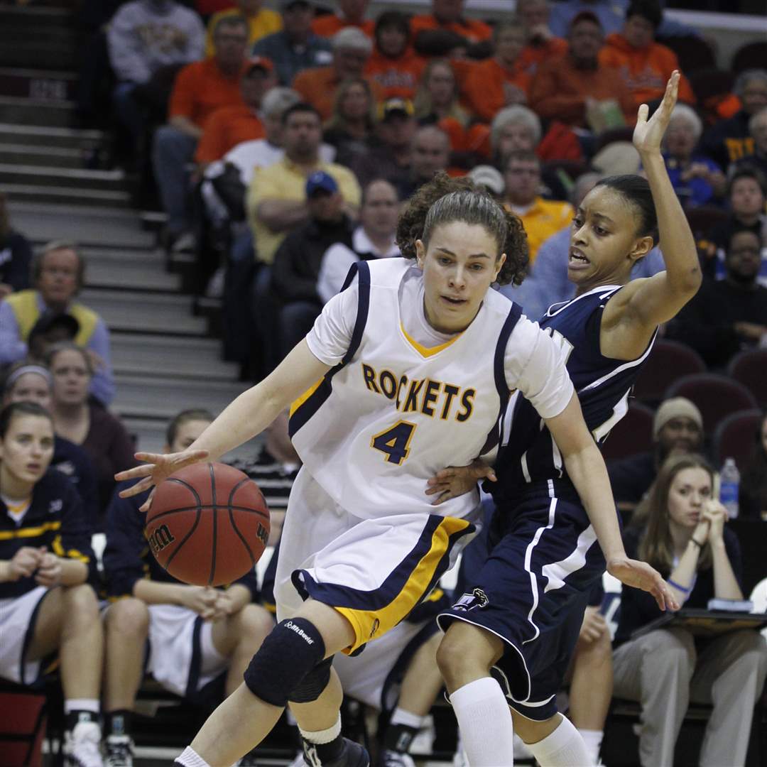 UT-Akron-Naama-Shafir-Natasha-Williams-quarterfinal