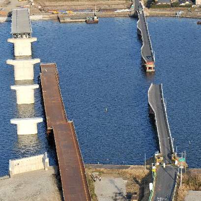 Japan-Aftermath-Namegata-bridges