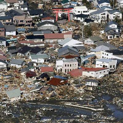 Japan-Aftermath-Noda-damaged-buildings