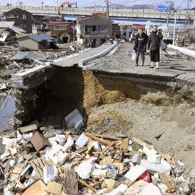 Japan-Aftermath-Miyako-damaged-road