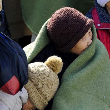Japan-Aftermath-elderly-blanket