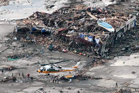 Japan-Aftermath-Minamisanrikucho-helicopter-building