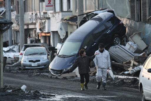 Japan-Aftermath-Miyako-Iwate-car-stuck-in-building