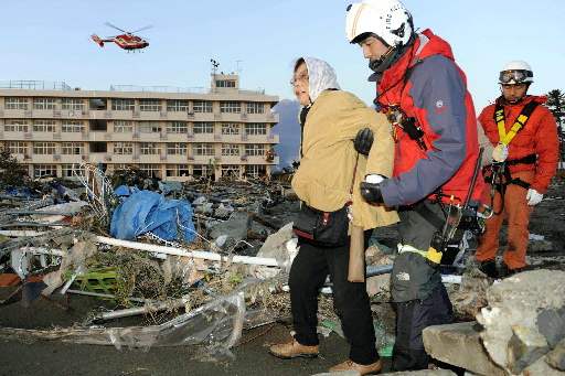 Japan-Aftermath-Sendai-school-help