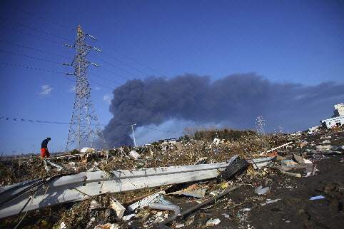 Japan-Aftermath-man-inspects-damage-Miyagi