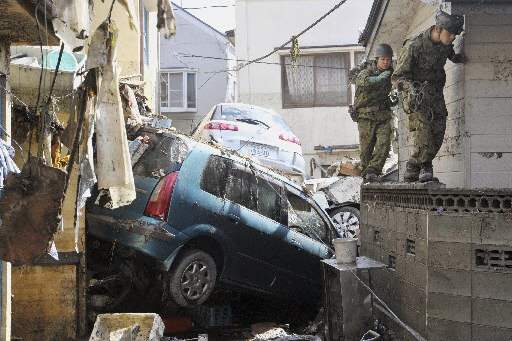 Japan-Aftermath-Kesennnuma-soldiers-wall