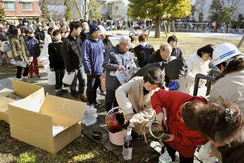 Japan-Aftermath-Koriyama-relief-line