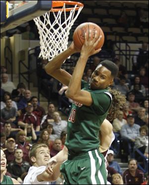 The Irish’s Dareon Jones pulls down a rebound.