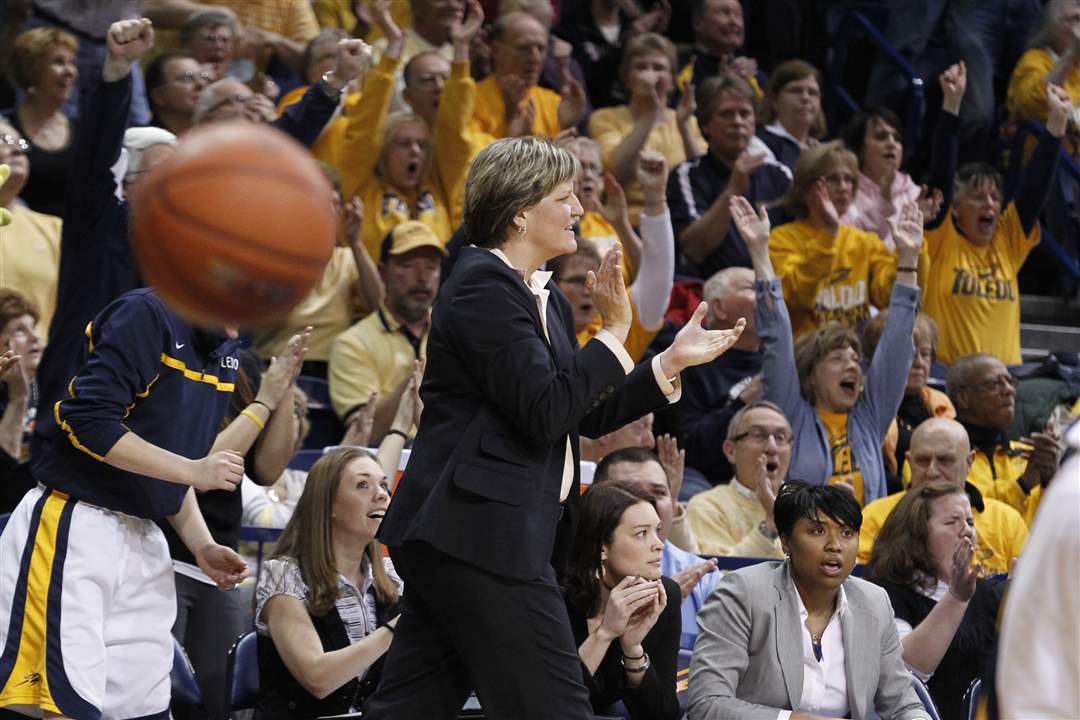 UT-Alabama-Tricia-Cullop-fans