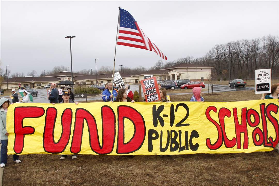 Bedford-Education-Association-picket