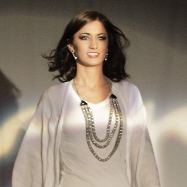 Garden-Club-Fashion-Allison-Burns-shawl-Scintilla