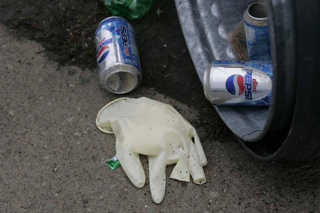 Linden-Place-glove-cans