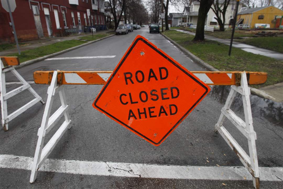 Linden-Place-road-blocked