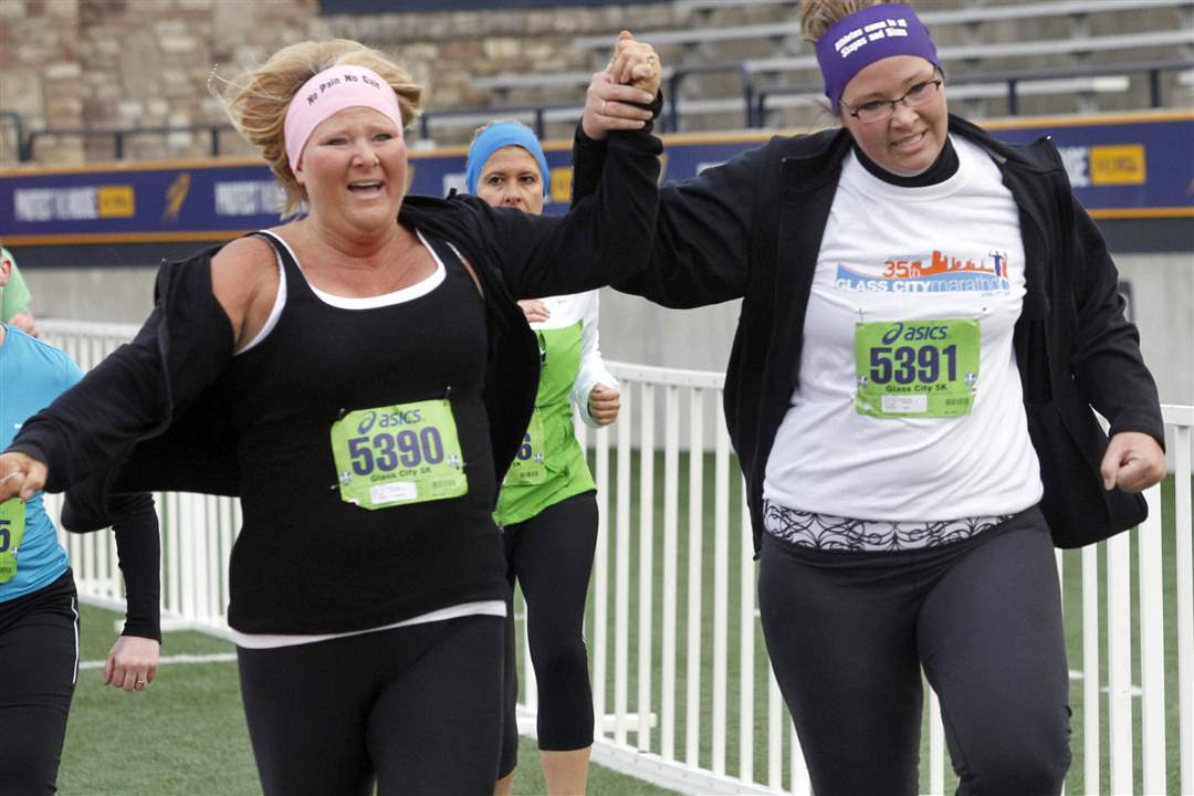 Glass-City-Marathon-Nita-McDaniel-and-Tiffany-McDaniel