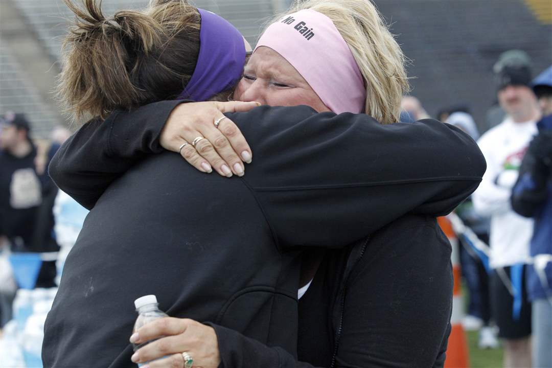 Glass-City-Marathon-Nita-and-Tiffany-McDaniel