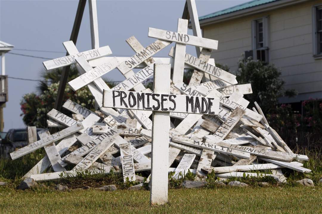 Gulf-Spill-Anniversary-crosses