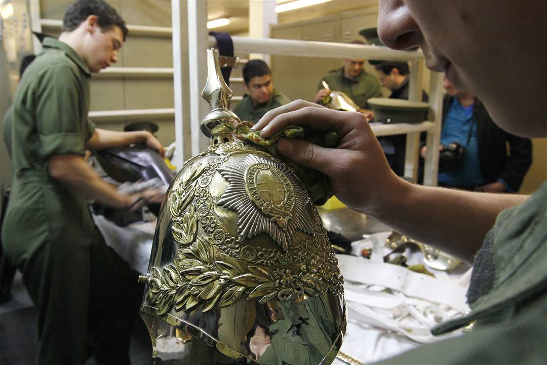 Kit-polish-mounted-regiment