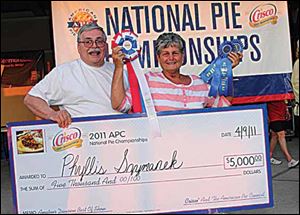Phyllis Szymanek and her husband, Andy, celebrate
after Phyllis won the $5,000 prize at the American Pie
Council Crisco National Pie Championship.