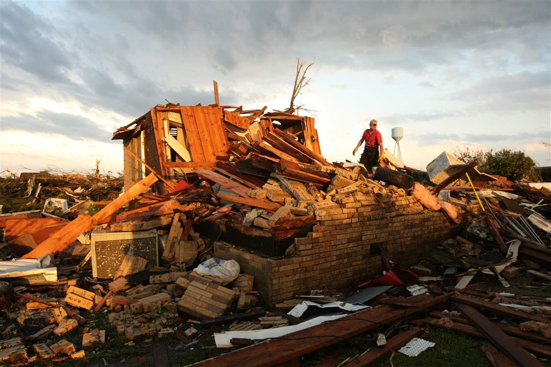 Southern-Storms-Smithville-Mississippi-wreckage