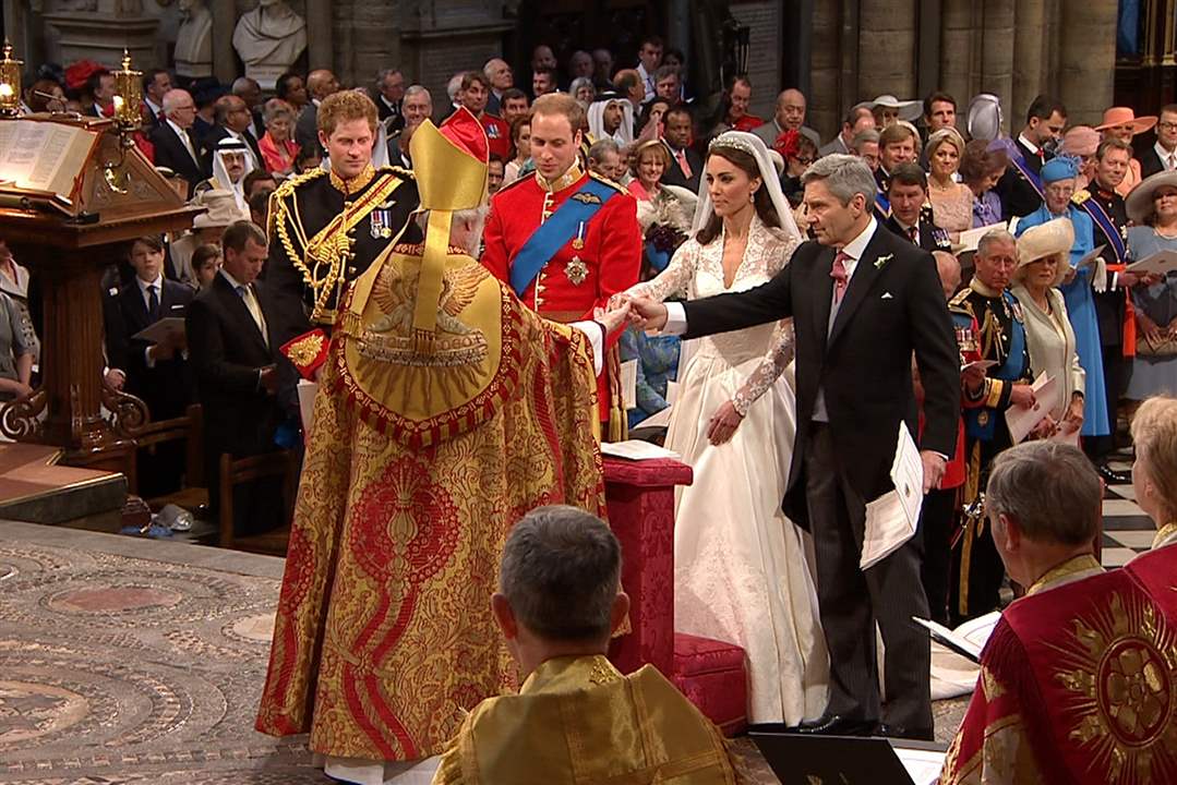 Royal-Wedding-Day-giving-hand