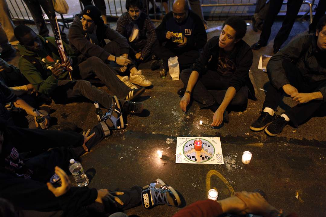 Bin-Laden-death-small-group-at-Ground-Zero