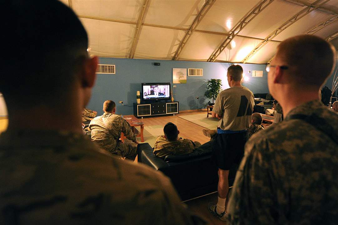 Bin-Laden-troops-watch