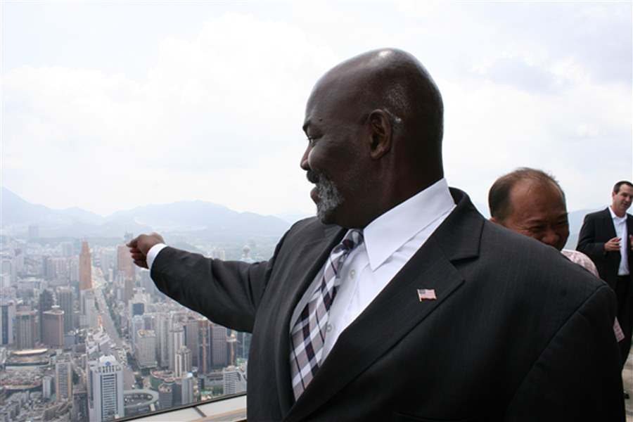 Mike-Bell-American-flag-pin-Shenzhen-China