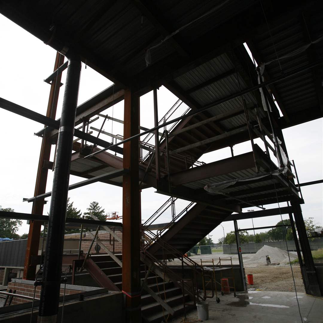 Stroh-Center-nw-corner-staircase