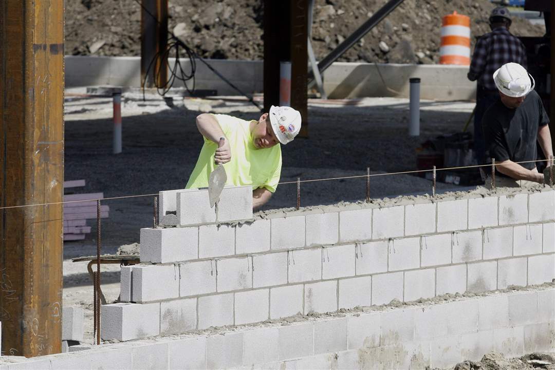 Stroh-Center-block-wall