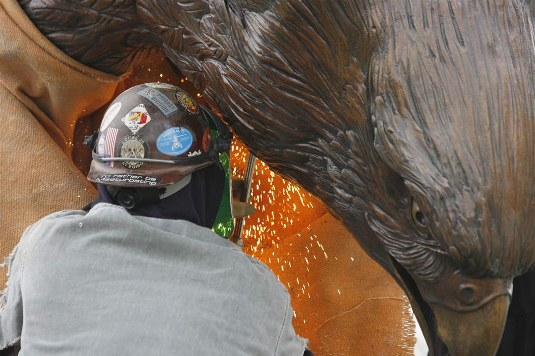 Stroh-Center-falcon-statue-John-Duggan