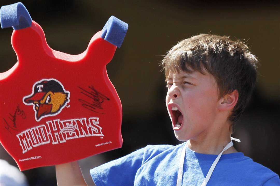 Hens-Sox-Ryan-McIntire