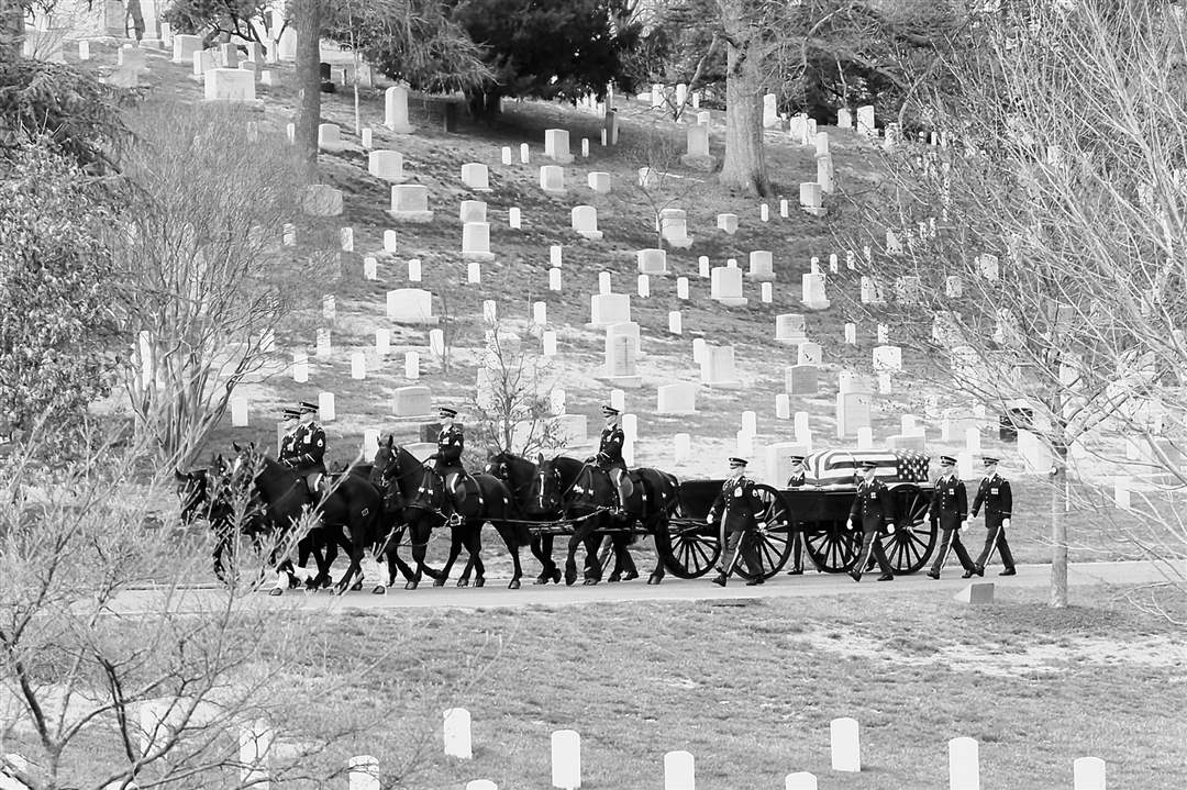 Arlington-Cemetery-Frank-Buckles-caisson