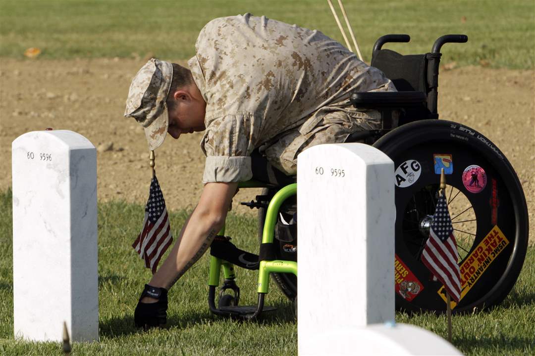 Arlington-Cemetery-friend-grave-Brandon-Long
